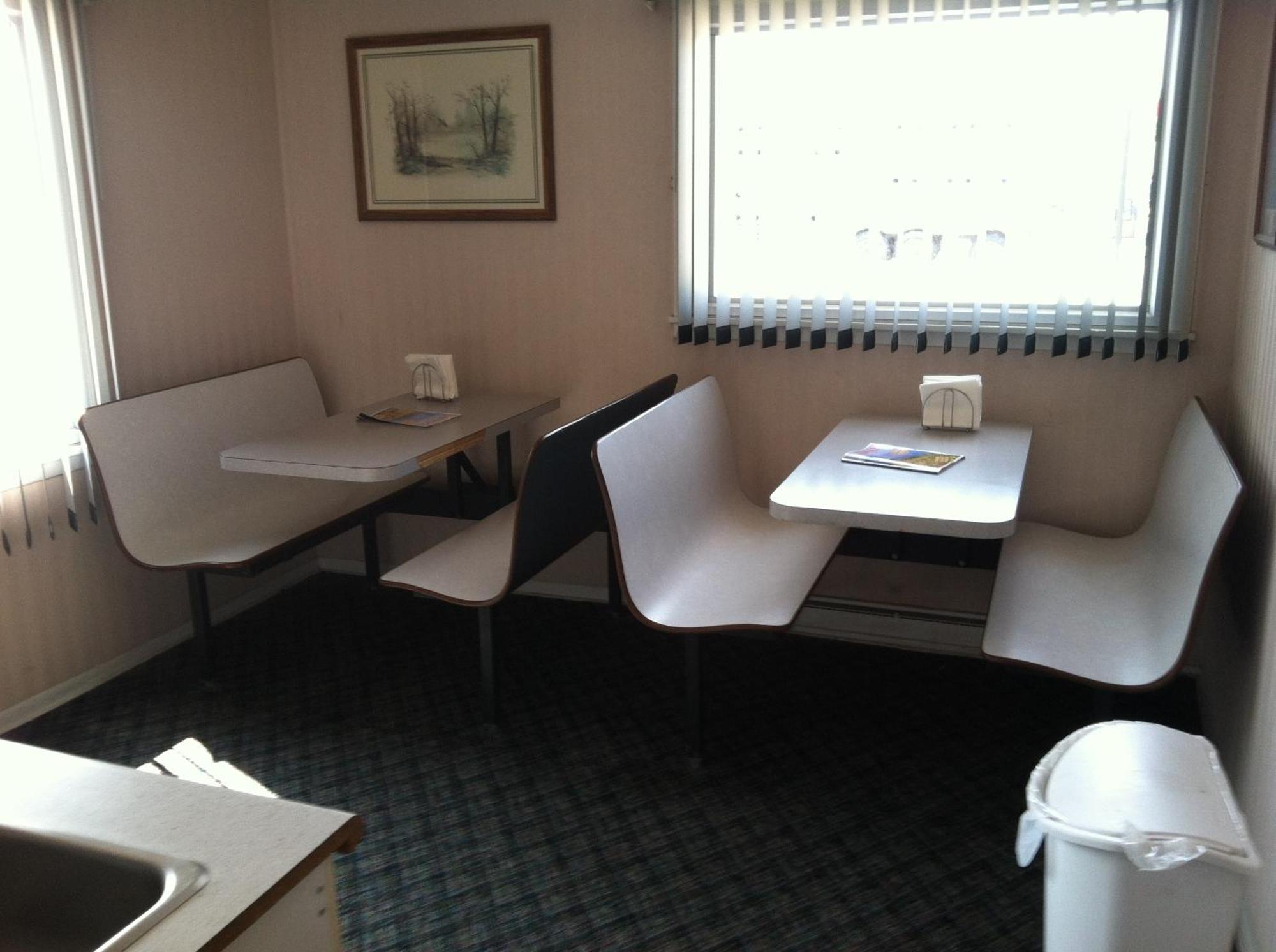 Brooks Motel Norton Экстерьер фото