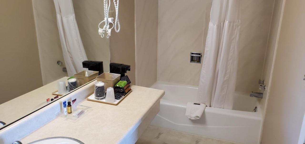 Brooks Motel Norton Экстерьер фото